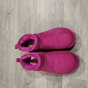 Fuchsia color ugg ultra mini